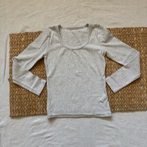 Scoop neck long sleeve